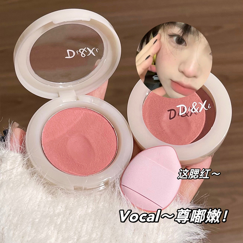 Di&Xi Taoyao Bobo Mousse Blush Cream naturally brightens the skin, makes it look fairer without smudging, fits well and is versatile. Affordable for cross-border use full figure