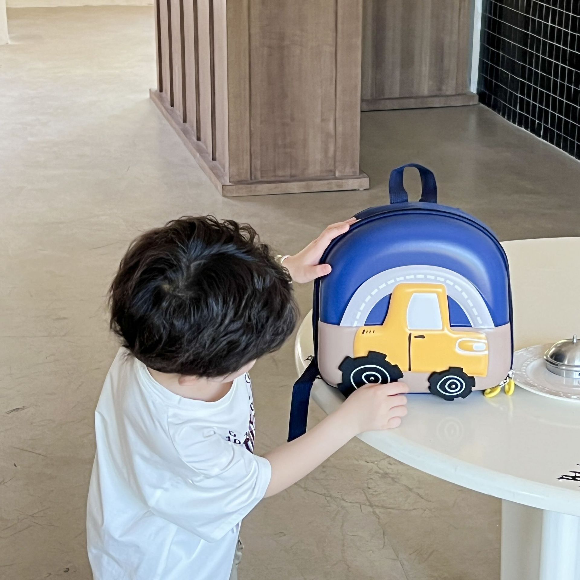 New children's kindergarten schoolbag, cute anime car hard shell backpack, lunch bag, mini baby backpack details Picture