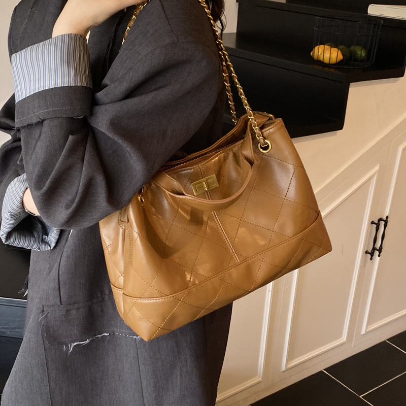 Large-capacity commuting underarm bag for women, 2025 new summer single-shoulder bag, high-end and fashionable underarm bucket bag Specification drawing