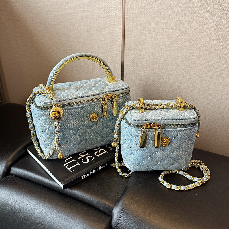 Hand-held embroidered chain women's bag, 2025 new style fashionable diamond-shaped cosmetic box bag, elegant and casual single-shoulder crossbody bag full figure