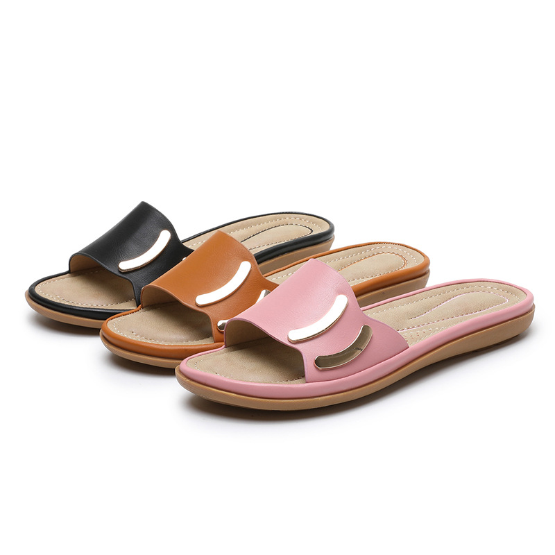 The 2024 new large-sized women's shoes, flip-flops, fashionable and comfortable cross-border sandals, casual beach slippers, and stylish style Item Picture