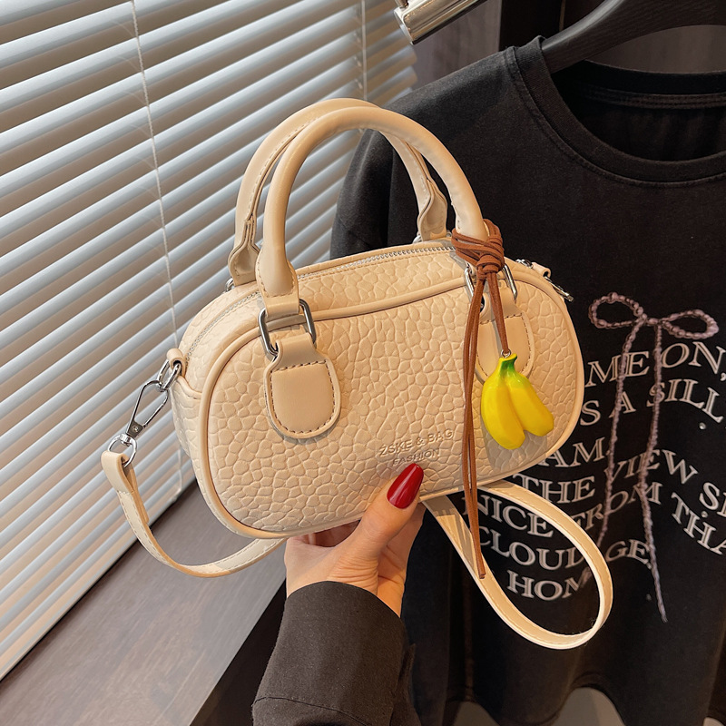 In the summer of 2025, this is a fashionable and stylish new single-shoulder bag with a niche design. It is a small round crossbody bag for women's commuting full figure
