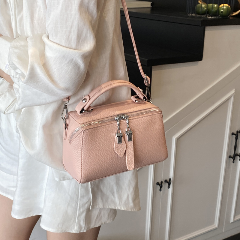 Korean retro fashion hand-held box bag for women 2025 new trendy and versatile small square bag, a niche and simple crossbody bag details Picture