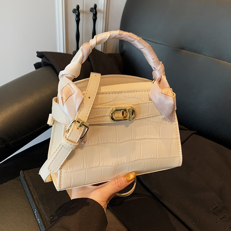 Korean niche handbag women's 2025 new summer casual commuting single-shoulder bag, popular solid color crossbody bag full figure