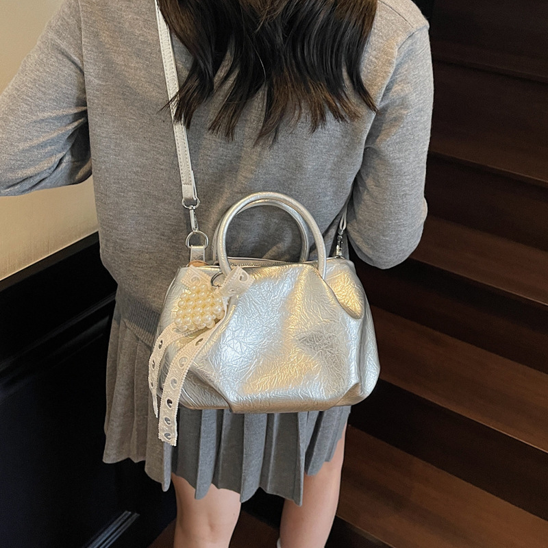 Fashionable tote bag, large-capacity underarm bag, 2025 new solid color texture women's bag, simple commuting bag, soft leather single-shoulder Specification drawing