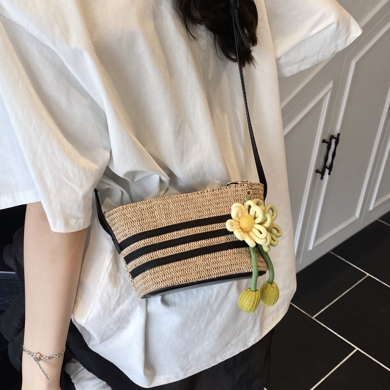 Fashionable small bag for women: New Summer 2025 colorful woven bucket bag, crossbody bag, vacation small single-shoulder bag Specification drawing
