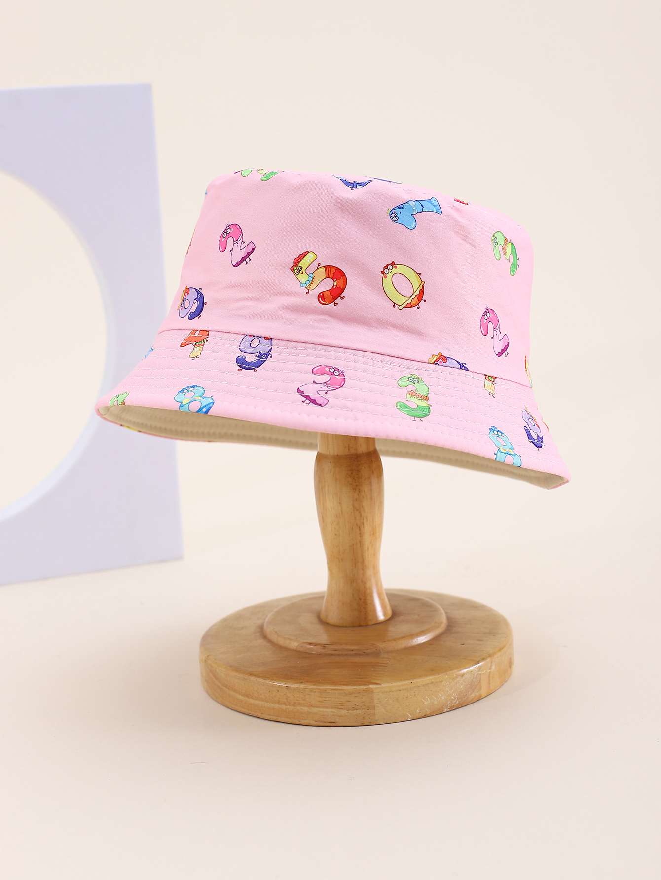 This spring and summer hit children's digital printed double-sided fisherman's hat is cute, cartoon-style, classic and versatile. It's a unique children's double-sided fisherman's hat with a pier circumference of 54CM Application Scenario