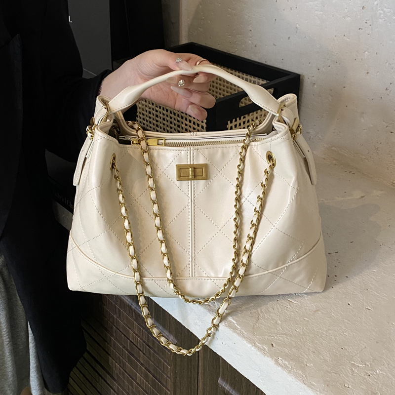 Large-capacity commuting underarm bag for women, 2025 new summer single-shoulder bag, high-end and fashionable underarm bucket bag full figure