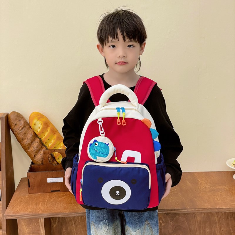 New children's small book bags for kindergartens, color-blocking sports backpacks with stitching and cute printed cartoon children's backpacks details Picture