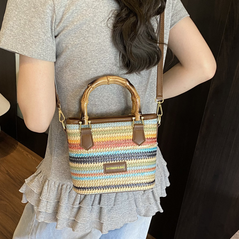 A trendy and cute seaside vacation straw-woven bag for women in 2025, a new style of fashionable and casual beach bag, a simple single-shoulder bag Specification drawing