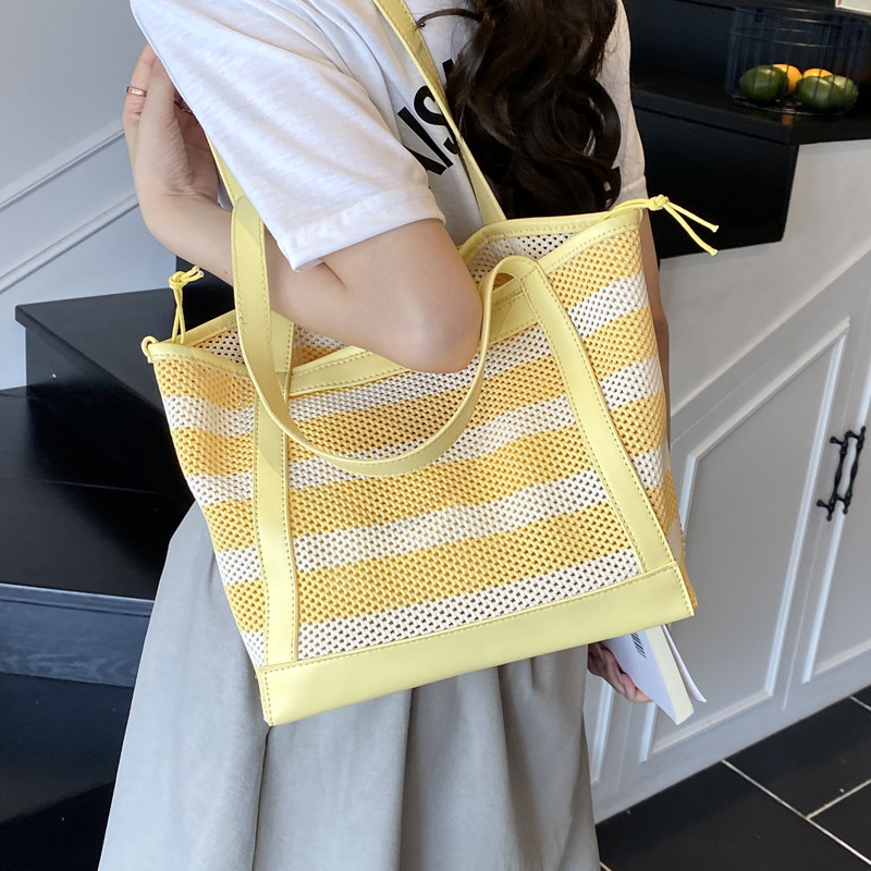 Striped woven bag, large-capacity single-shoulder women's bag, 2025 summer new style, school commuting bag, vacation-style handbag details Picture