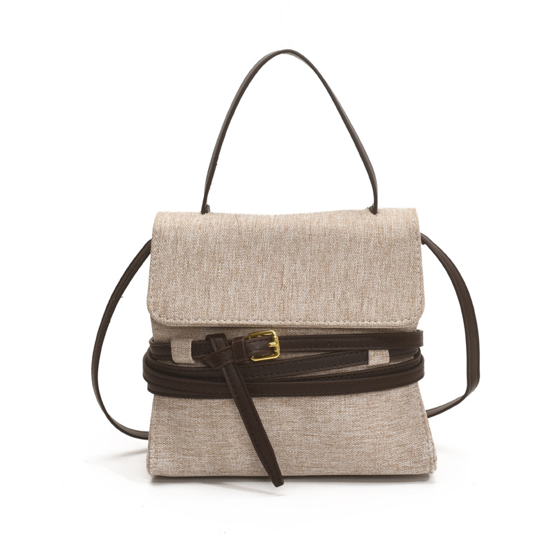 This year, the versatile commuter backpack is in fashion. For the summer of 2025, it's a stylish and casual Korean version of a hand-held crossbody bag Item Picture