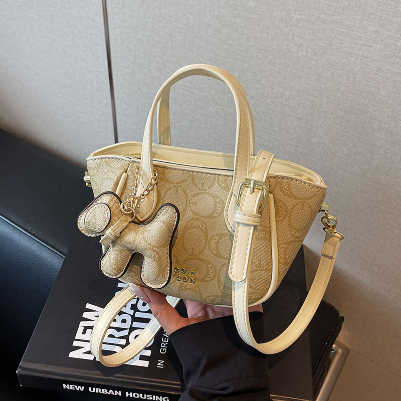 A high-end retro printed bucket bag for summer 2025, a trendy and versatile crossbody bag for women full figure