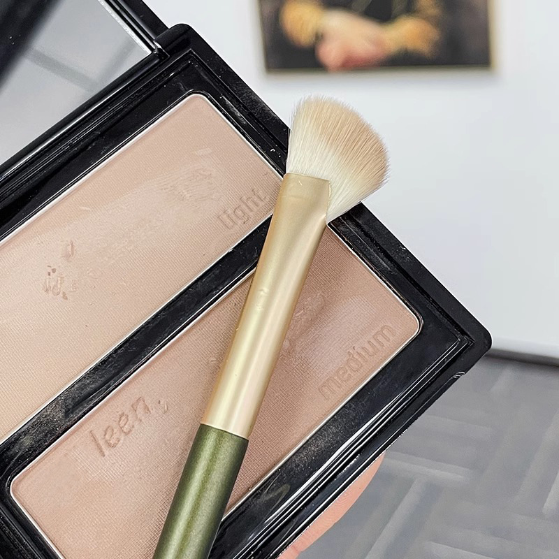 Nose shadow brush, makeup brush, slanted head, small fan-shaped shadow, nose bridge modification, highlight blending, concealer brush, beauty tools, cross-border Specification drawing