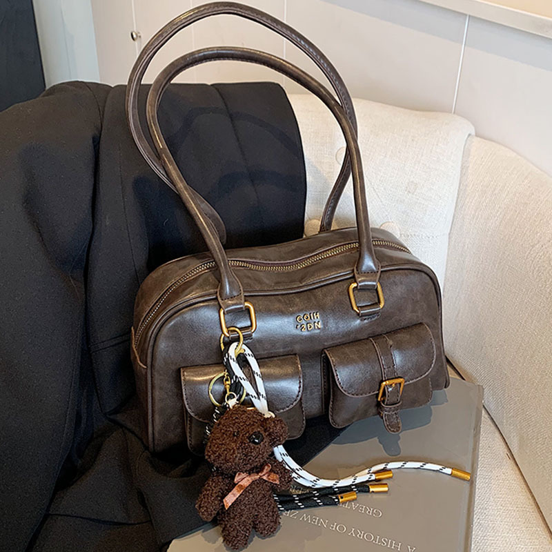 Fashionable and casual underarm bag for women, new autumn/Winter 2025, trendy and versatile, multi-pocket single-shoulder bag, high-end handbag Application Scenario