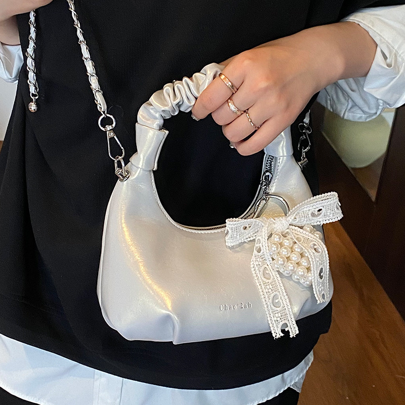 Korean-style fashionable and versatile pleated hand-carry commuter cloud bag for women, new summer 2025, simple crossbody dumpling bag details Picture