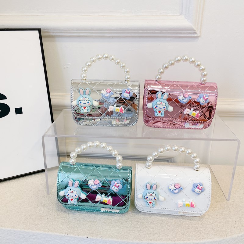 Children's bags, girls' fashionable chain crossbody bags, cute cartoon single-shoulder bags, shiny pearl handbags, small square bags Application Scenario