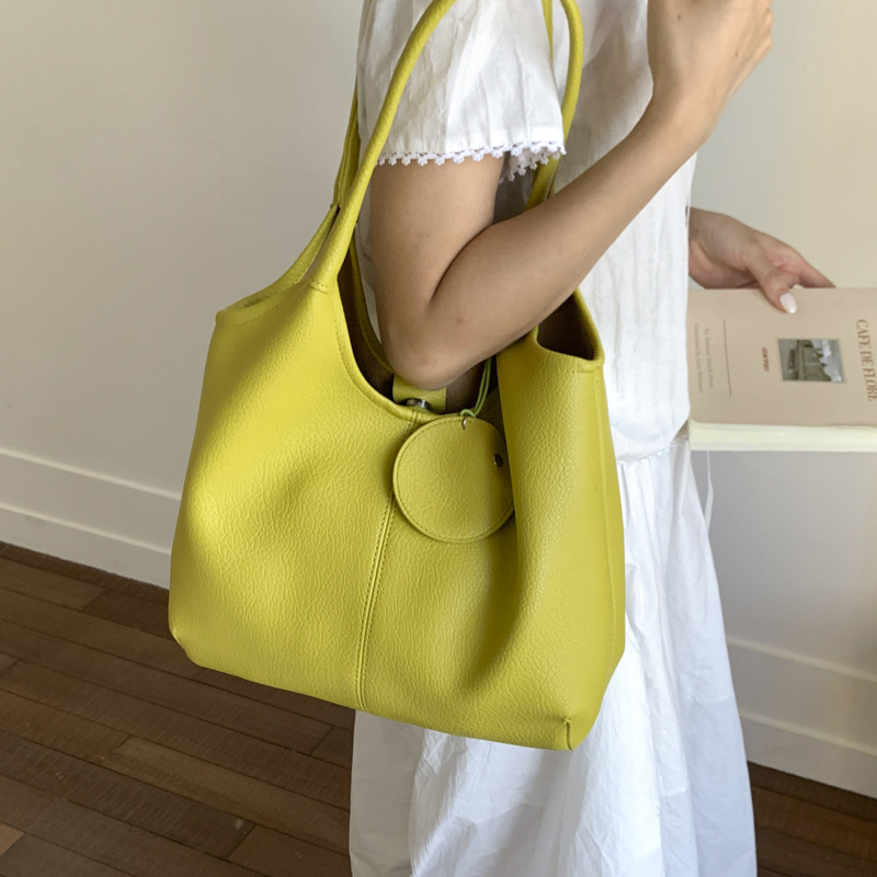 Large-capacity bag for women's summer, 2025 new style fashionable retro shoulder bag, textured tote bag for class and commuting details Picture