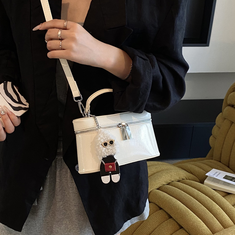 A simple and casual hand-held small bag for women in 2025, a new fashionable box and small square bag, a popular single-shoulder crossbody bag in summer Specification drawing