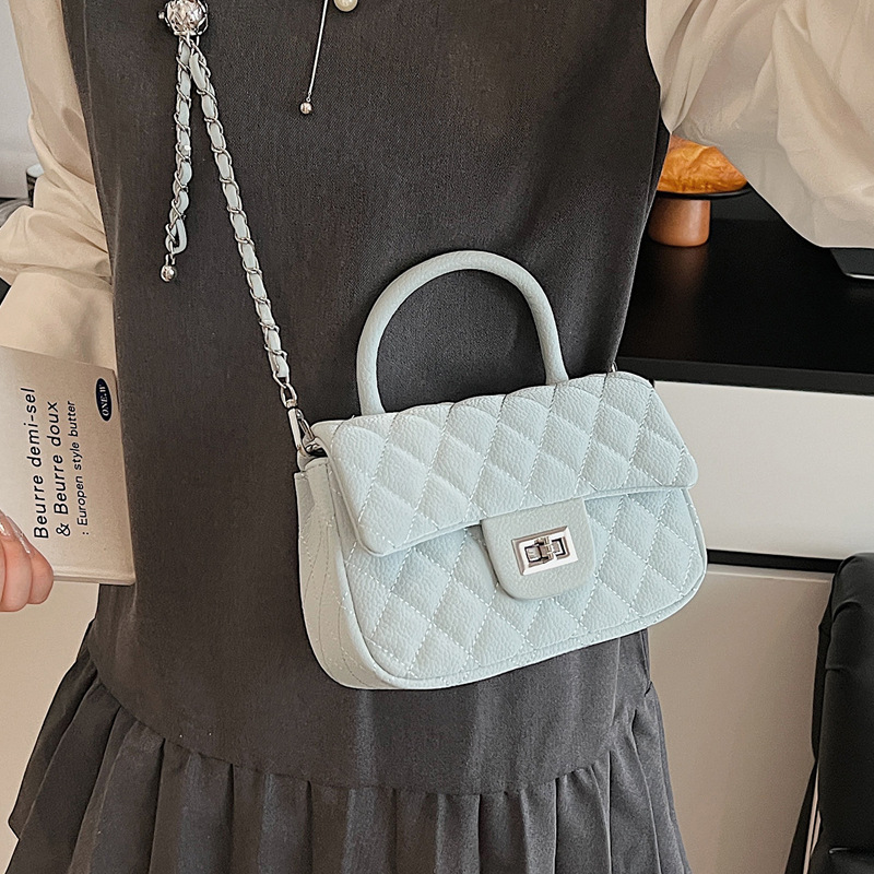 Fashionable diamond-shaped chain stitch small bag for women 2025 summer new single-shoulder crossbody small square bag, elegant commuter women's bag details Picture