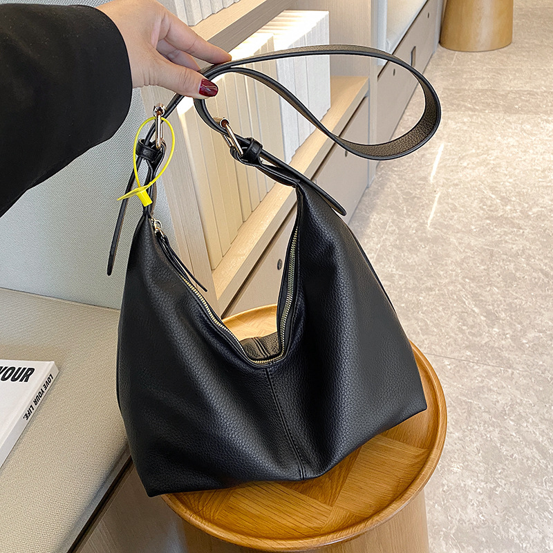 New European and American style simple and versatile dumpling women's bags, single-shoulder crossbody large-capacity trendy bags wholesale full figure