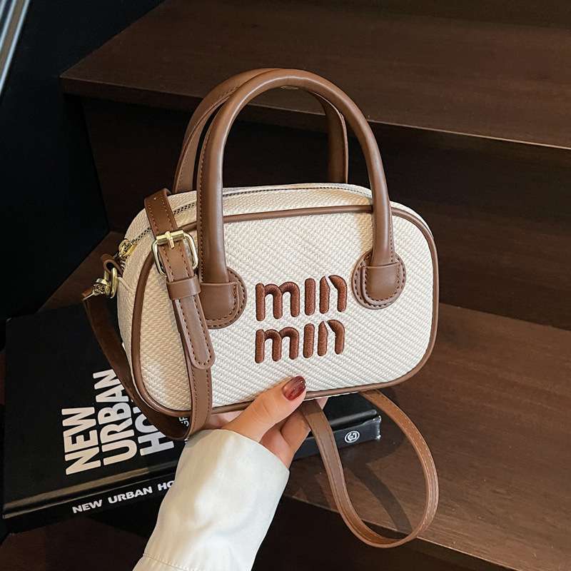 Women's bag 2025 Summer New style trendy and stylish small square bag, Boston retro hand-held pillow bag, single-shoulder crossbody bag full figure