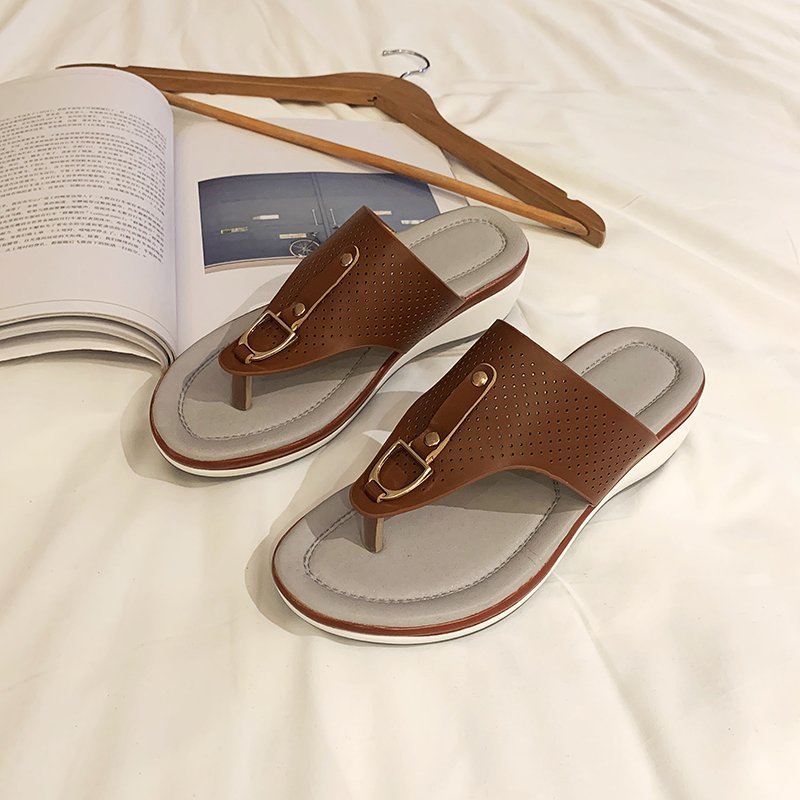 Summer 2021 export plus-size women's shoes Amazon cross-border toe wedge heel European and American metal buckle beach sandals full figure