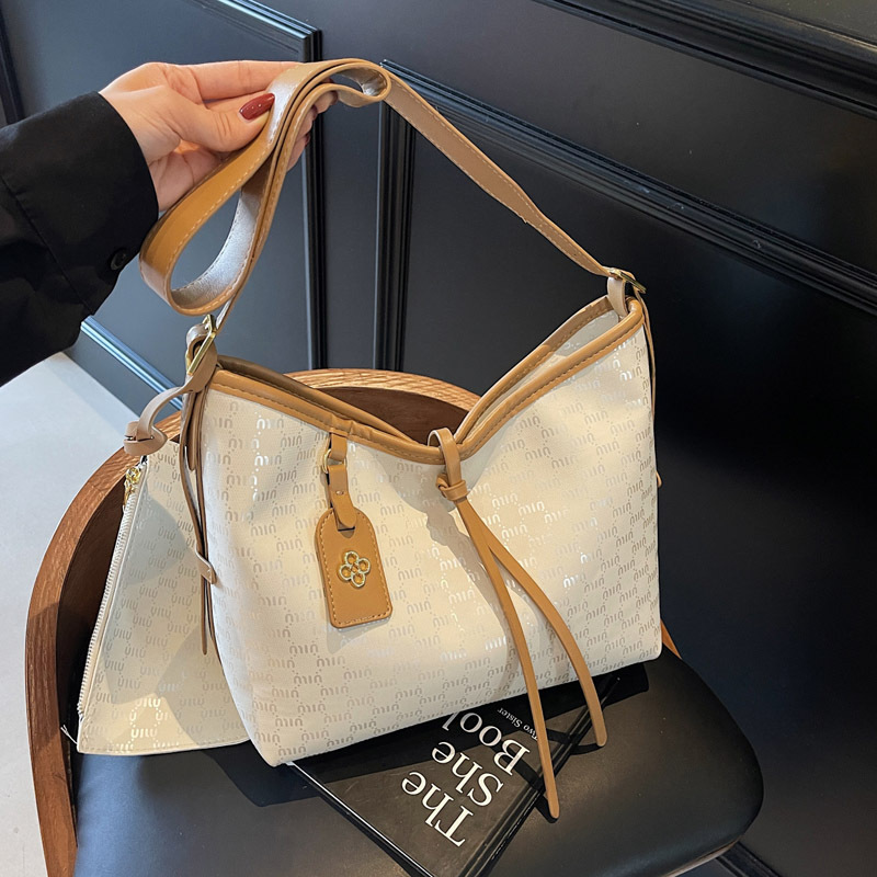 Large-capacity French Tote bag for women 2025 new style, elegant European and American fashionable women's bag, casual shopping and commuting bag full figure