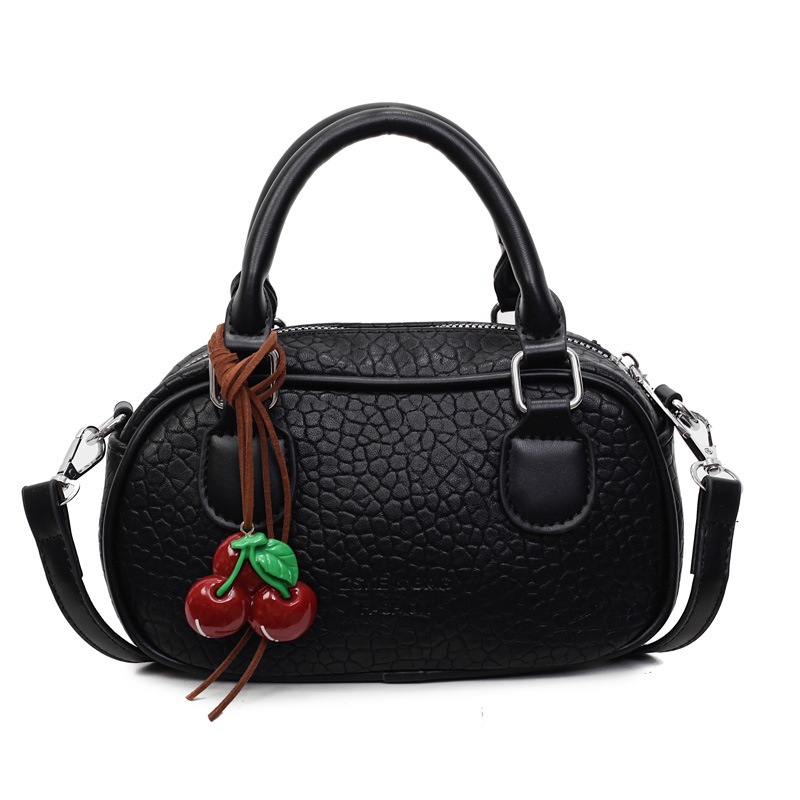 In the summer of 2025, this is a fashionable and stylish new single-shoulder bag with a niche design. It is a small round crossbody bag for women's commuting Item Picture