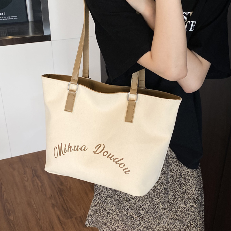 The new 2025 summer collection features a patchwork color-blocking canvas bag, a casual large-capacity single-shoulder bag, and a fashionable embroidered commuter tote bag Application Scenario