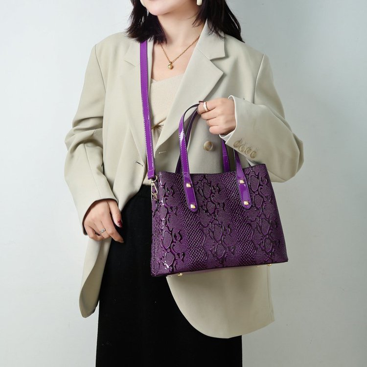 2021 New style European and American handbags for women's cross-border trade, snake-patterned single-shoulder bags, trendy crossbody bags, one-piece global delivery Specification drawing