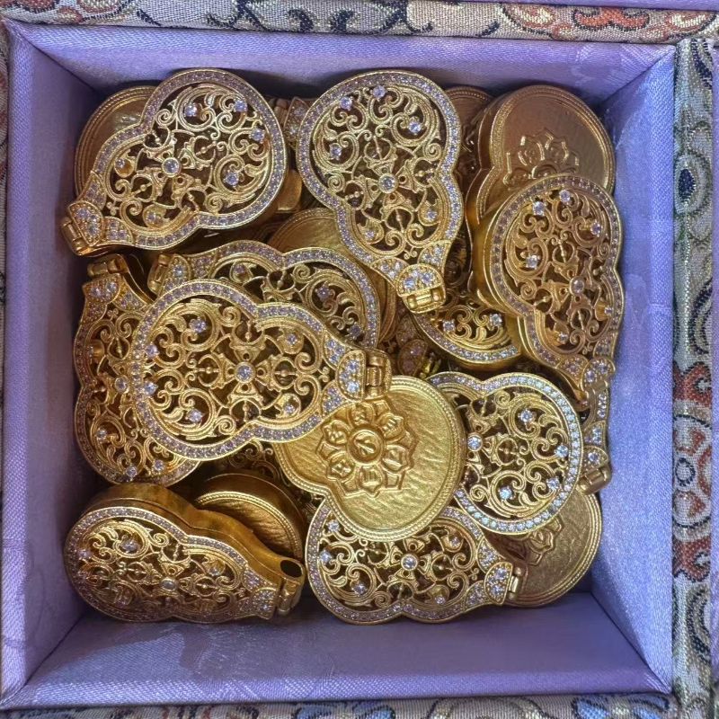 National trend series hollowed-out gourd pendant