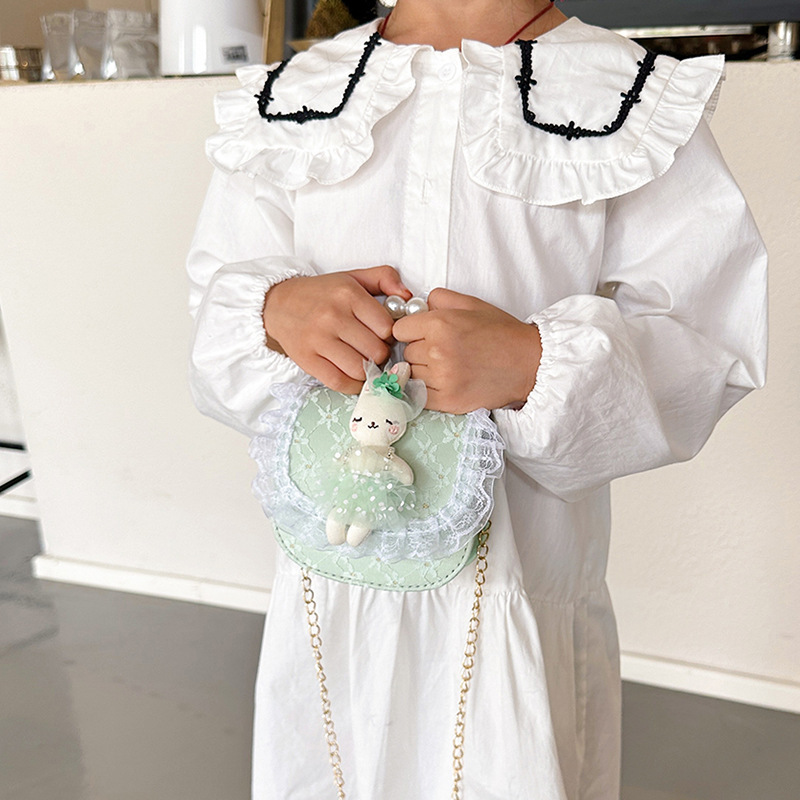 2024 New Children's bag: Little Chanel Princess Handbag, cute bow single-shoulder bag, Little girl chain crossbody Application Scenario