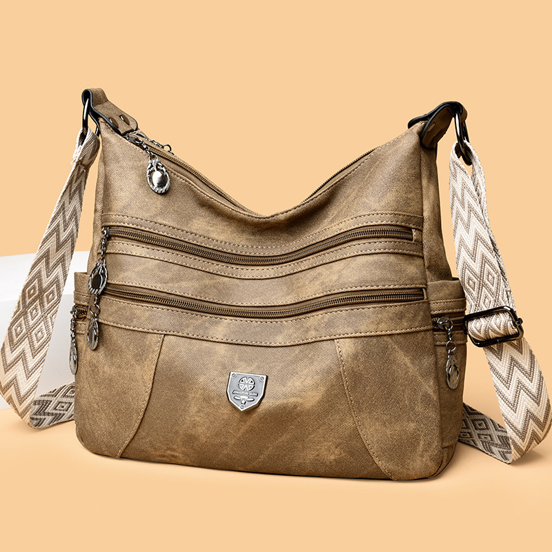 Cross-border simple and retro single-shoulder women's bag 2025 new style trendy and stylish light middle-aged mom bag commuting crossbody bag details Picture