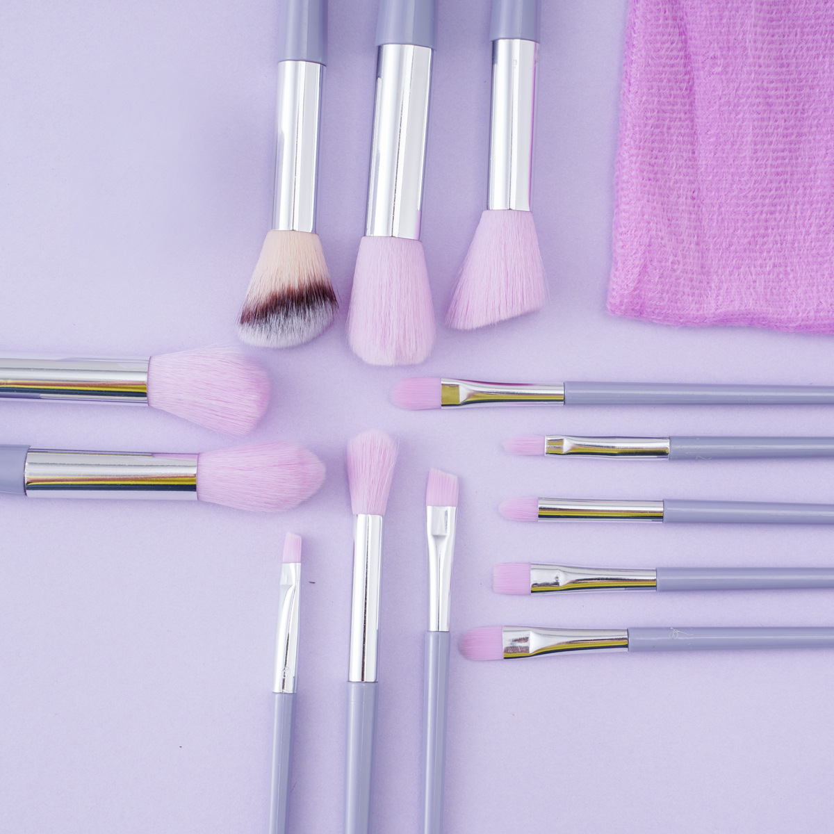 The 13-piece set of taro paste purple makeup brush, eyeshadow brush, blush brush, and powder brush is a complete set of super soft and portable beauty tools details Picture