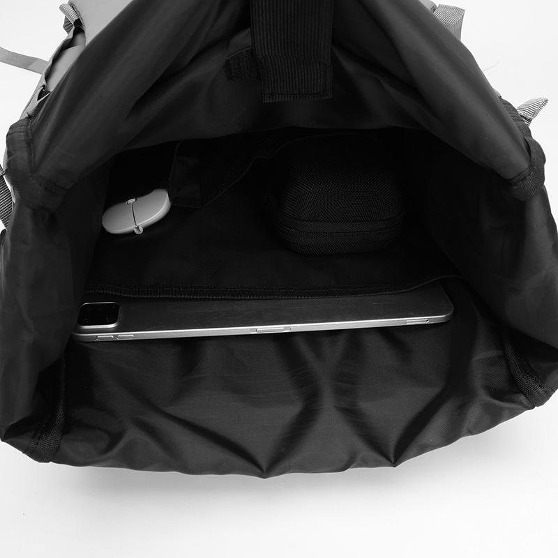 Business commuting large-capacity 17.3-inch casual backpack, cross-border outdoor casual sports waterproof backpack Application Scenario