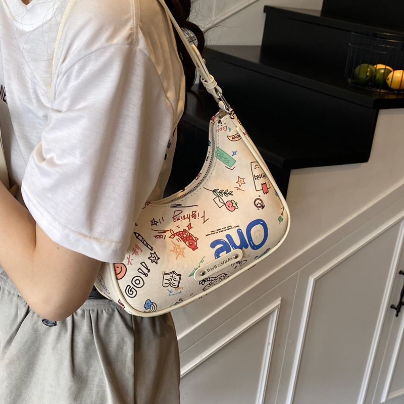 Cool graffiti small bag for women 2025 New style, fashionable and textured crescent-shaped underarm bag, simple summer commuting single-shoulder bag details Picture