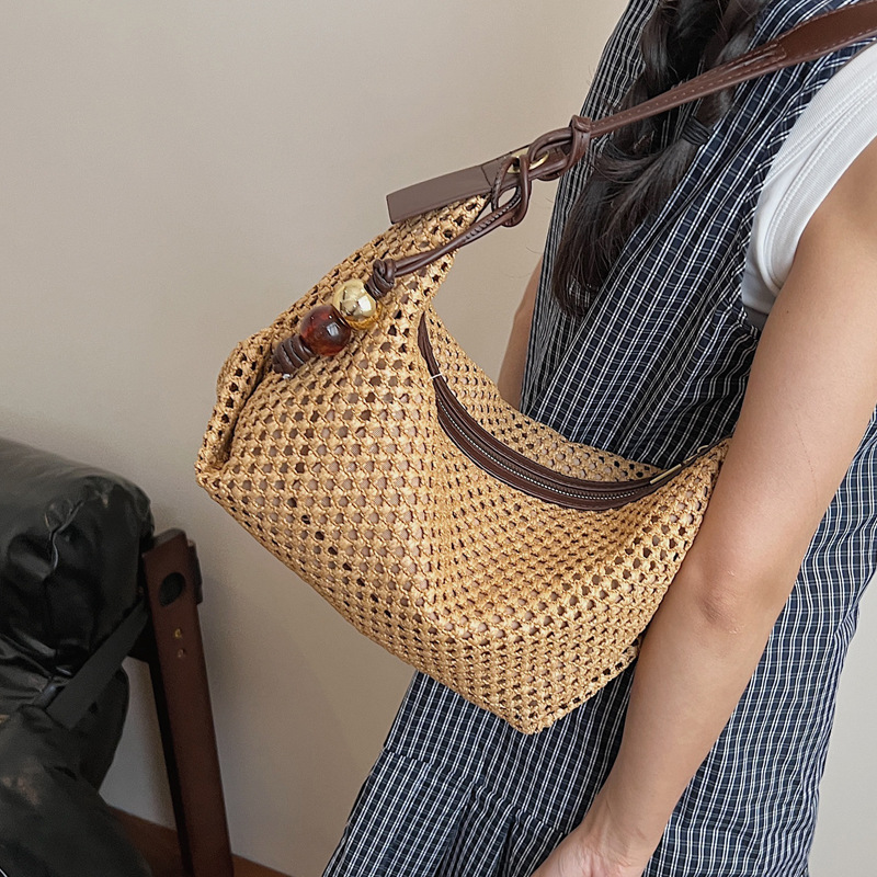 Summer niche vacation-style woven underarm bag for women 2025 new casual seaside and beach single-shoulder handbag trend details Picture