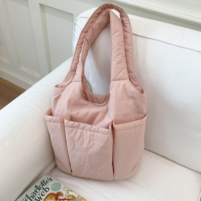 Single-shoulder underarm bag, large-capacity tote bag, versatile nylon fabric bag for women, new pleated multi-pocket commuter handbag full figure