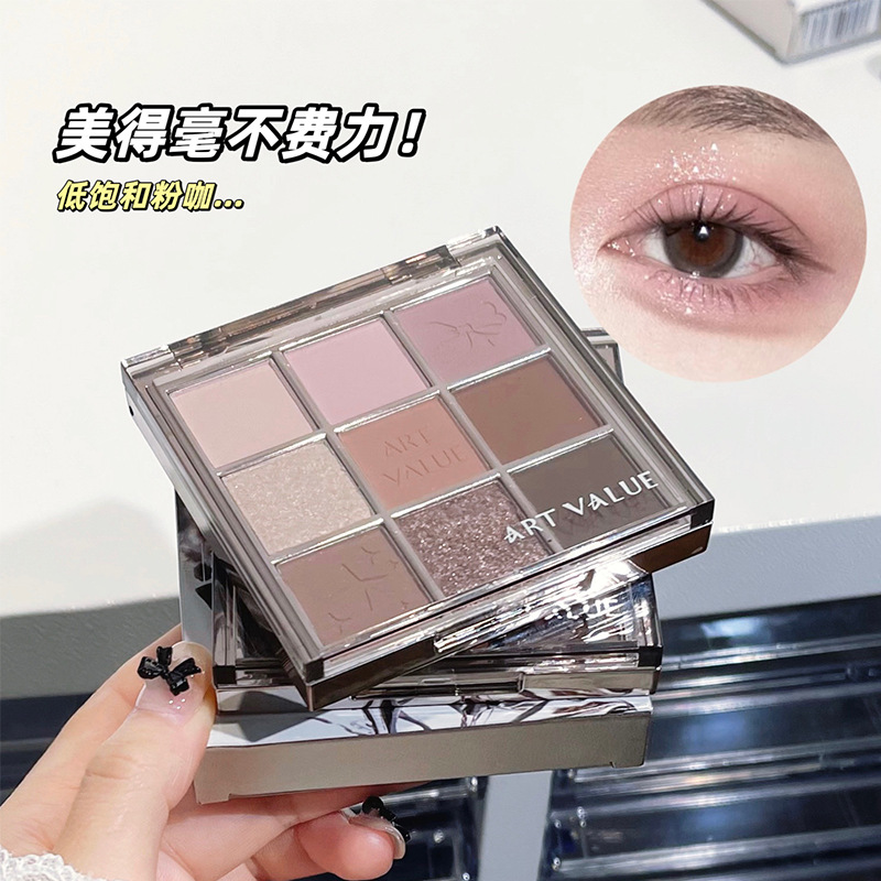 Art Value's new nine-color eyeshadow, "Lustrous Phantom", is available in two colors. It offers a pure and natural pearlescent makeup look at affordable prices for students details Picture