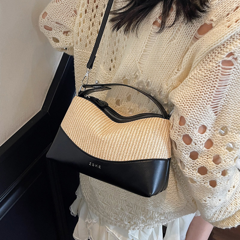 2025 New hand-held pillow bag for women, large-capacity beach and seaside straw woven bag, hand-woven single-shoulder crossbody bag Specification drawing