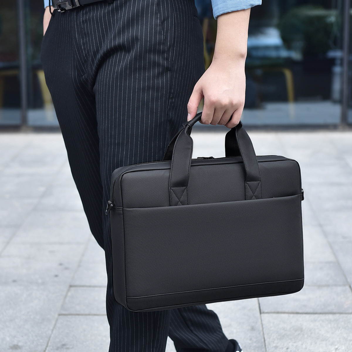 New leather 14-inch hand-held laptop bag for men, 16-inch large-capacity crossbody bag, single-shoulder bag with logo printing details Picture