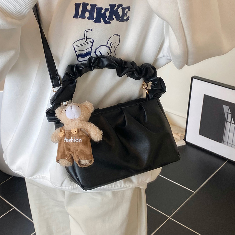 A simple and casual pleated hand-held shoulder bag for women in the summer of 2025, with a stylish and niche look, is a cross-body commuting bag Specification drawing