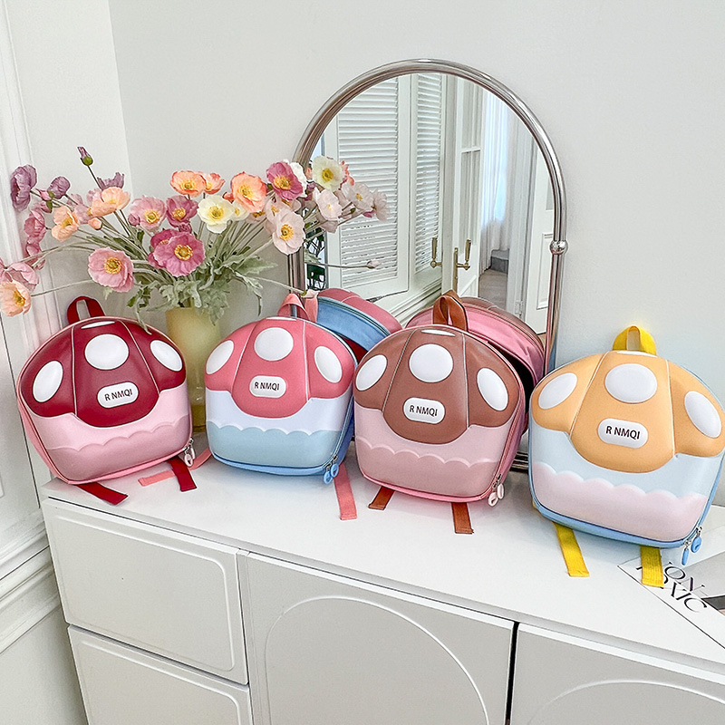 The 2024 new mushroom eggshell bag for kindergarten children and students is a fashionable backpack for casual outings, cute and portable full figure