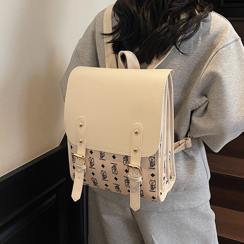 2025 Large-capacity backpack, women's casual and fashionable hand-held Korean-style student bag, street trend texture crossbody bag Application Scenario