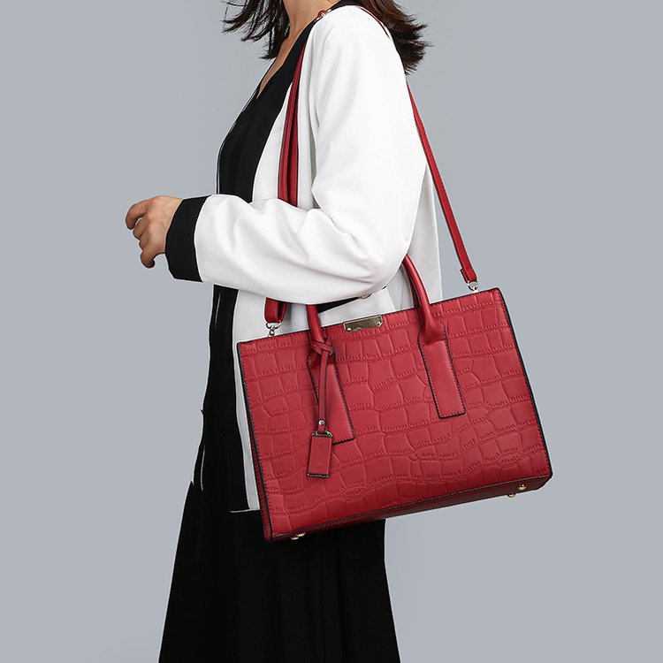 New crocodile-patterned women's bag, European and American trend foreign trade handbag, cross-border single-shoulder bag, crossbody bag, one piece, global shipping Application Scenario