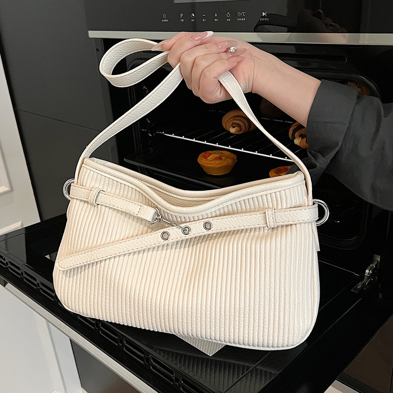 Large-capacity women's summer 2025 new fashion crossbody bag, Korean-style casual single-shoulder armpit commuting bag for work full figure