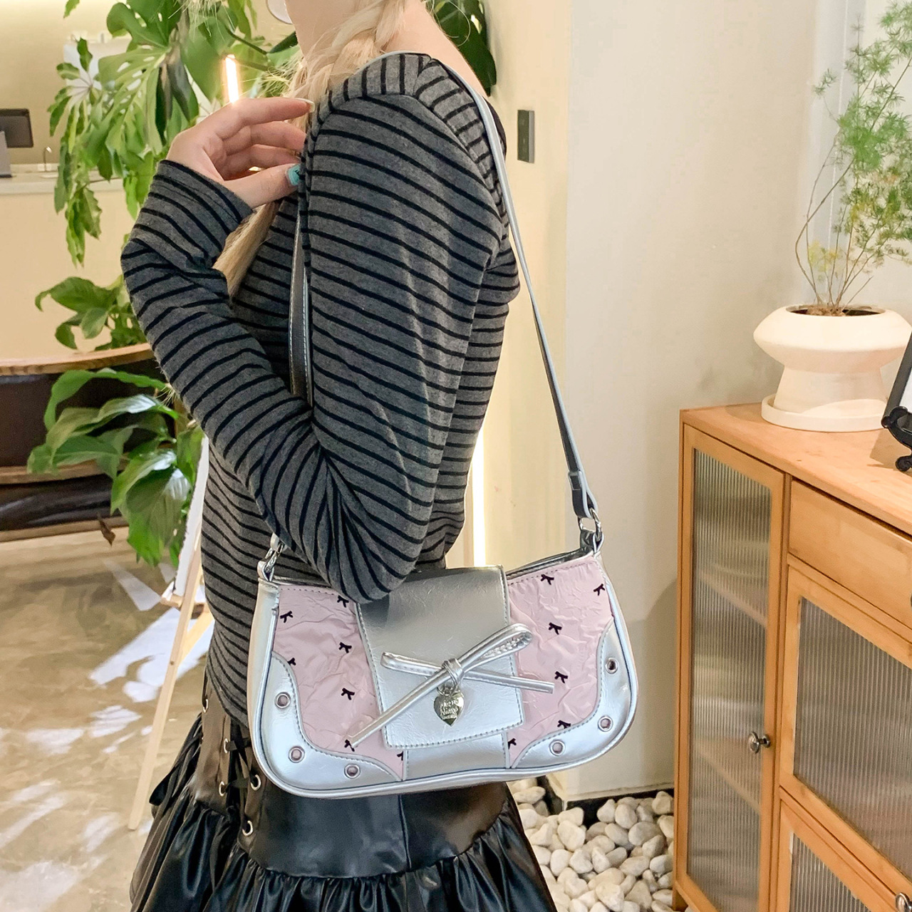 Retro Korean style niche design bag 2025 Summer new trendy single-shoulder bag, simple and versatile casual crossbody bag Specification drawing