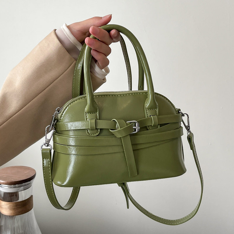 Fashionable hand-held shell bag 2025 Spring New style simple and stylish single-shoulder underarm bag trendy and casual crossbody bag for women full figure