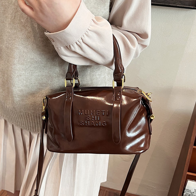 Casual and simple hand-held pillow bag for women, 2025 new style, fashionable and trendy, niche single-shoulder crossbody bag for work and commuting details Picture